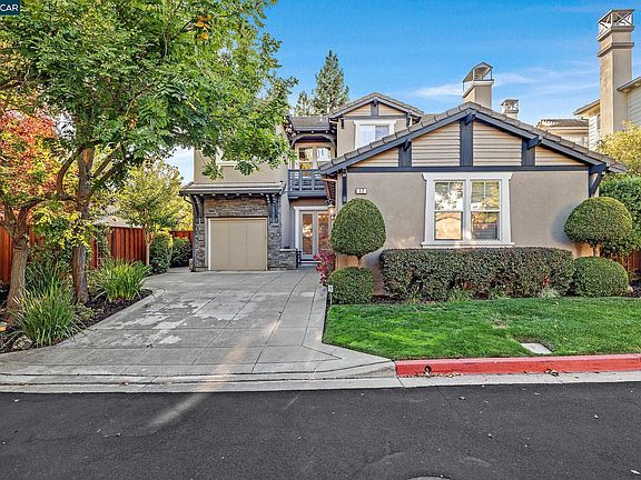 2nd image of 17 Pinewood Pl