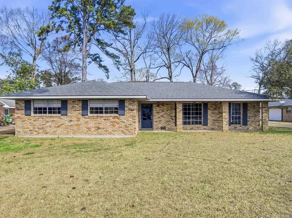 9693 Charlotte Armstrong Dr, Saint Francisville, LA 70775