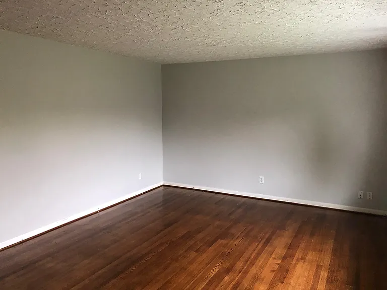 3036 Beacon Dr — Photo 2