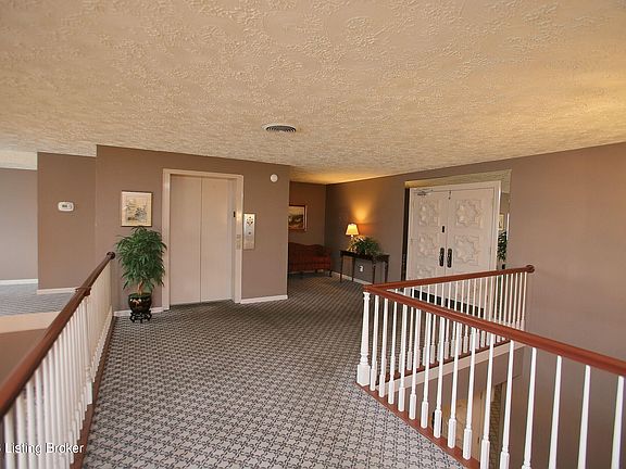 3rd image of 1602 Gardiner Ln APT 233