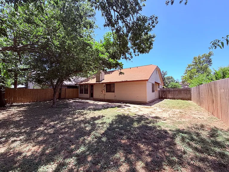 2013 James Pl — Photo 37