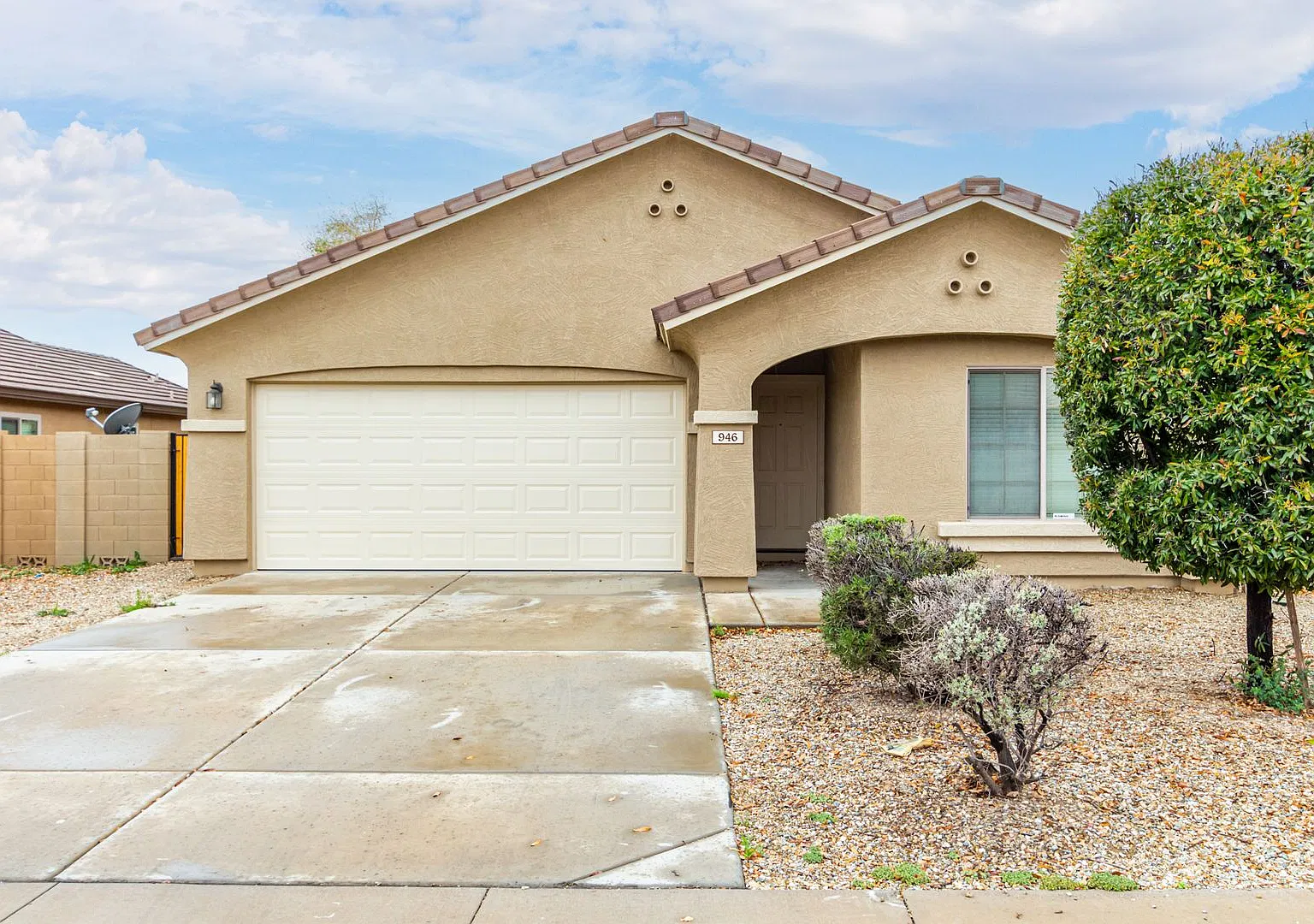 Excellent area of Goodyear! Like new inside! — Photo 1
