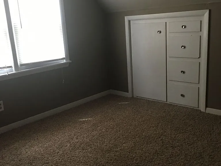 1324 Stratford Ave — Photo 8