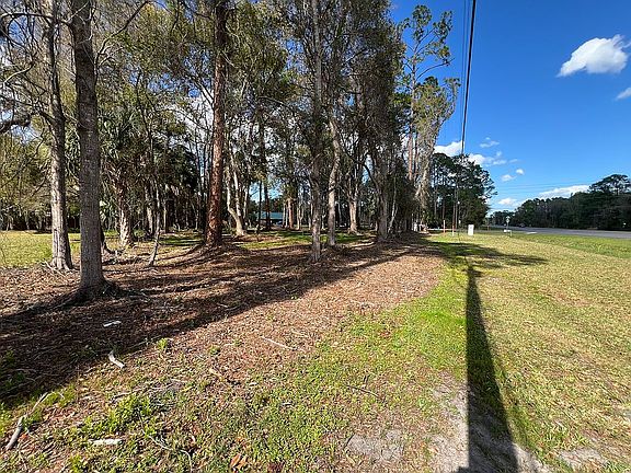 3rd image of 207 Horseman Club Rd