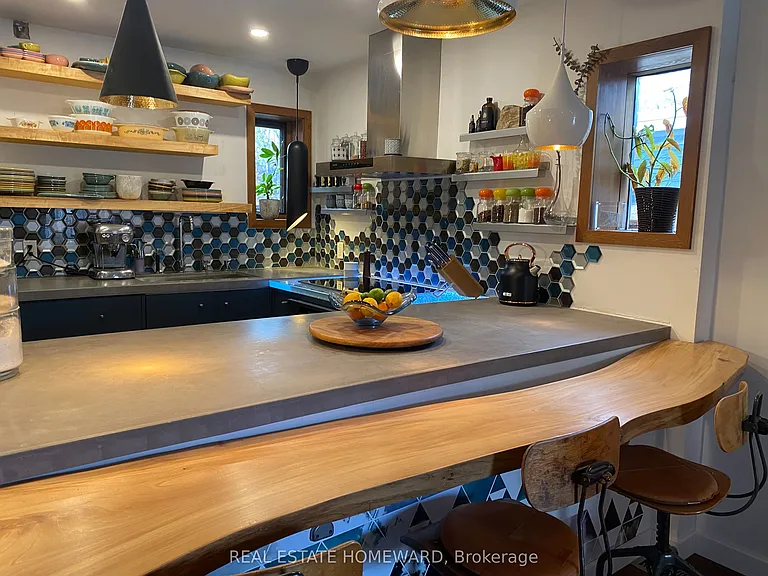 302 Rhodes Ave — Photo 10