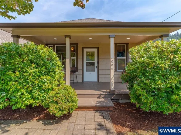 1005 S Water St, Silverton, OR 97381