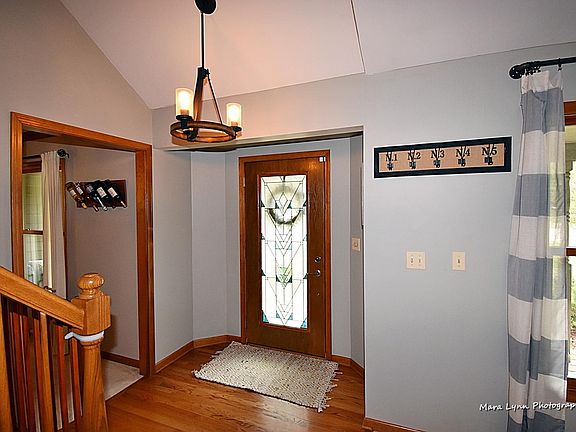 3rd image of 8S885 Oaken Dr