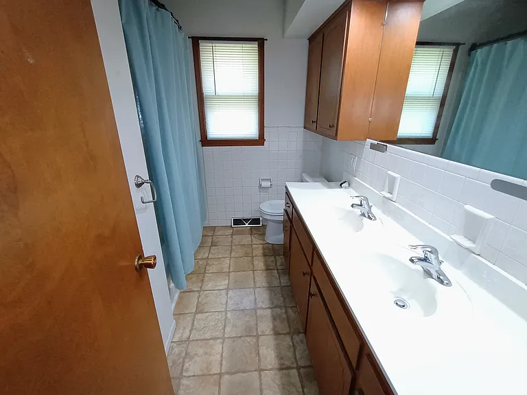 2139 N William Ave — Photo 5