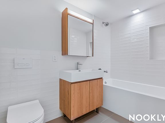 4th image of 619 Throop Ave #8M