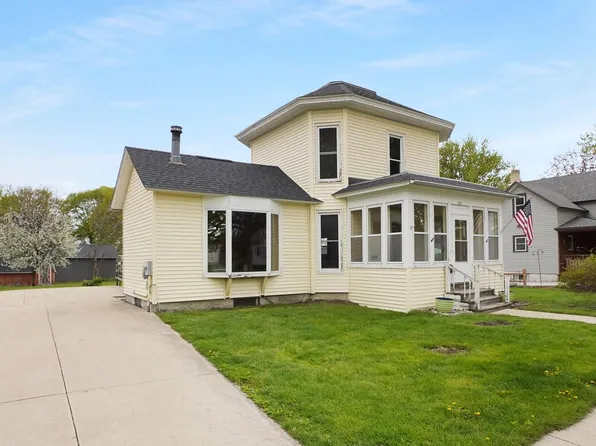 428 S Lyman STREET, Oconomowoc, WI 53066