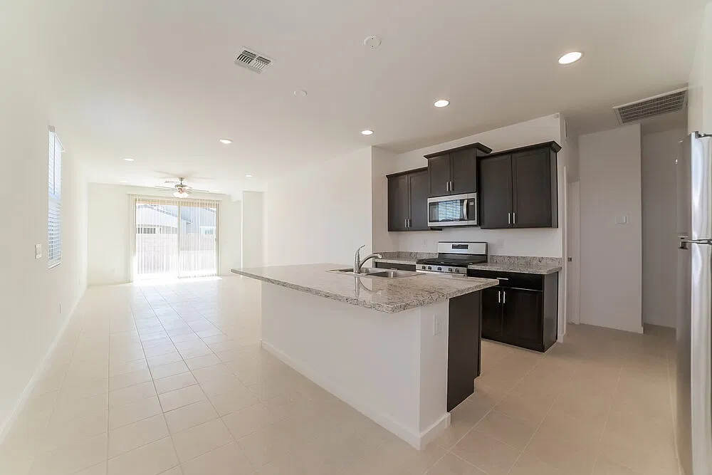4 bed, 2.0 bath, 1562 sqft, $3,220 — Photo 4