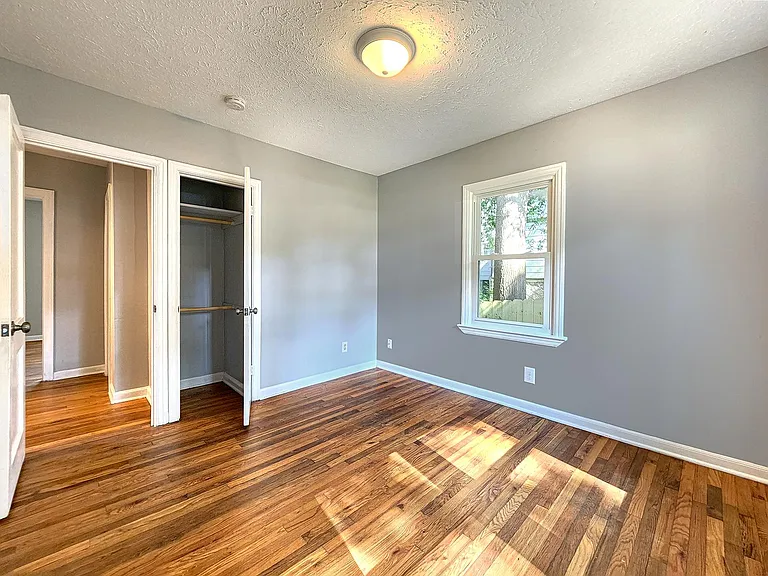 448 E Pharr Rd — Photo 11
