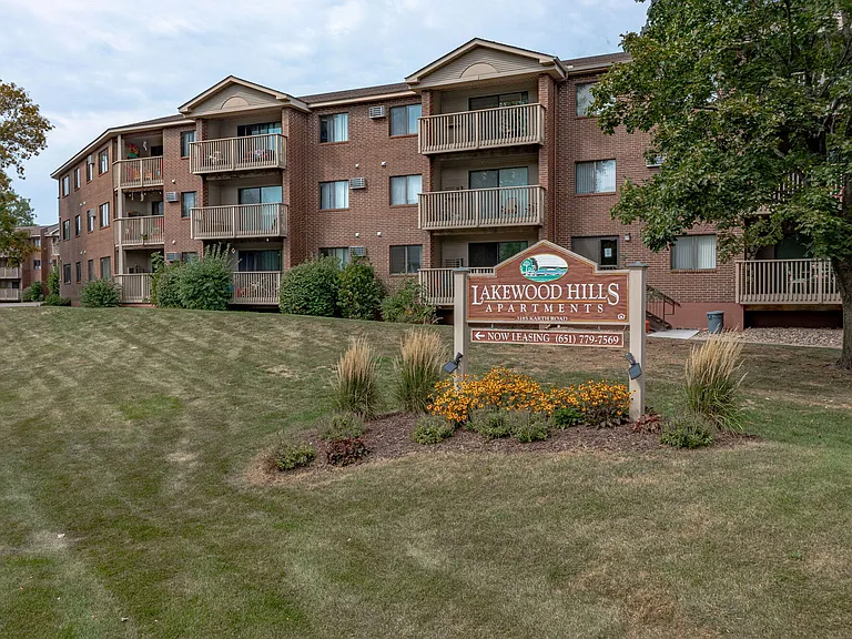 Lakewood Hills Apartments — Photo 17