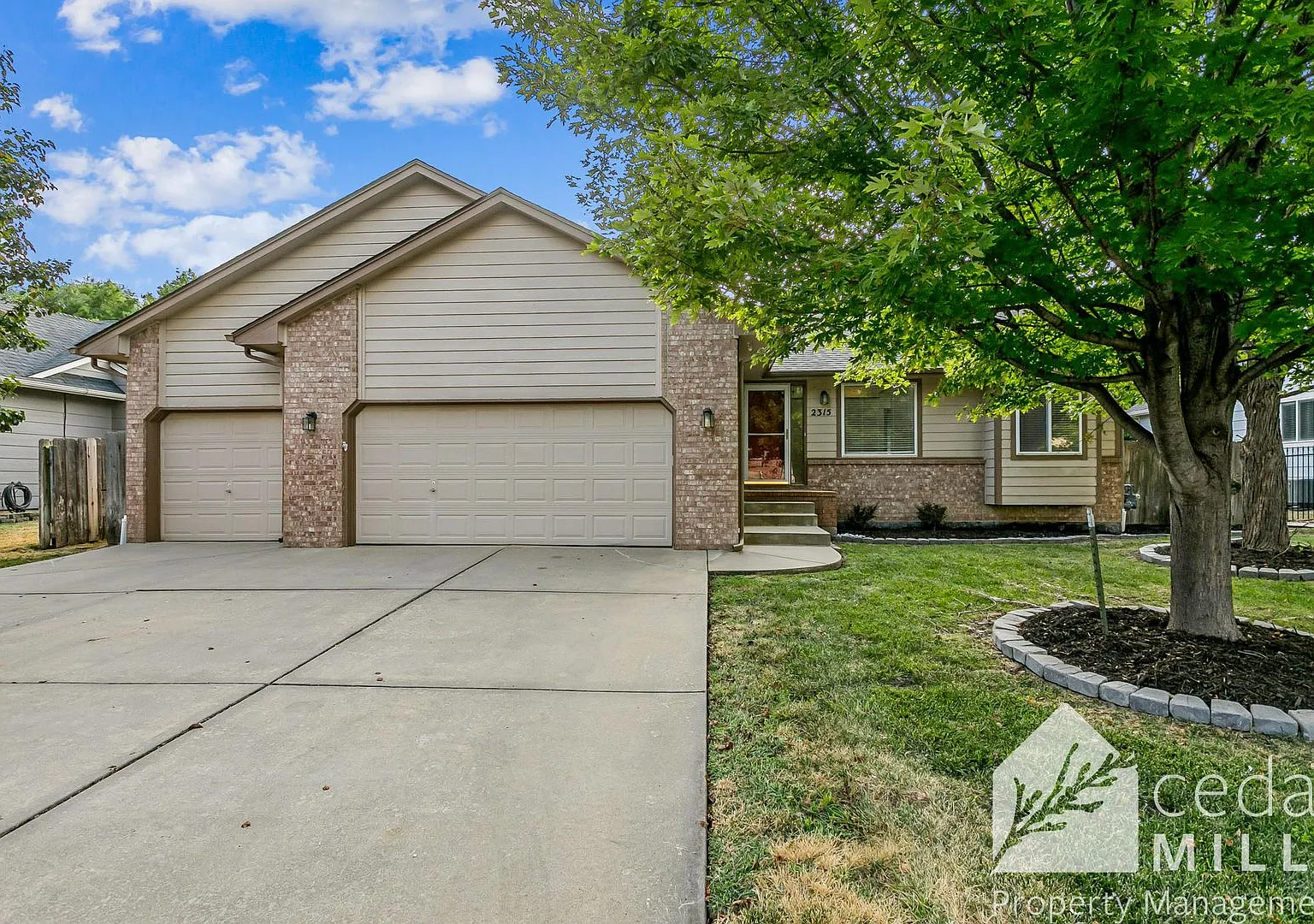 4 bedroom Home in Regency Lakes! — Photo 1