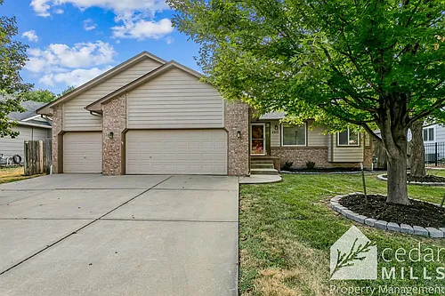 2315 N Brandon Cir Photo 1