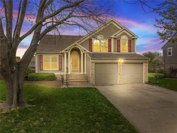 2612 SE Kimbrough Ln, Lees Summit, MO 64063