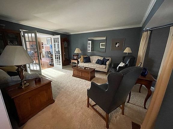 5th image of 661 Lexington Sq W