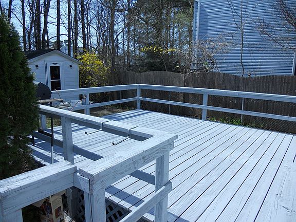 Nice size deck for out door living