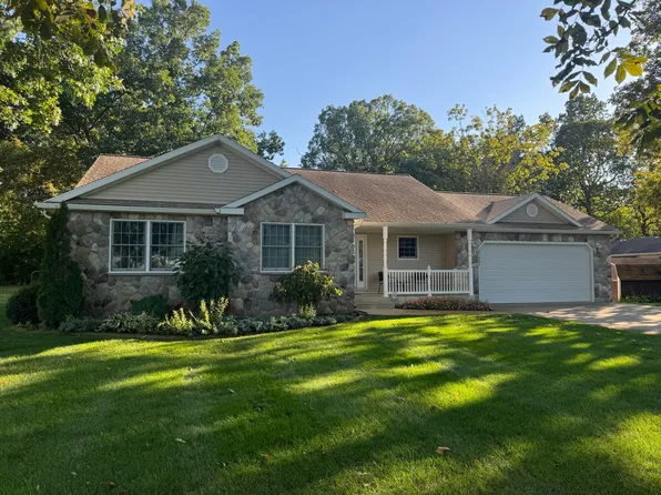 24607 Edgewood Dr, Sturgis, MI 49091
