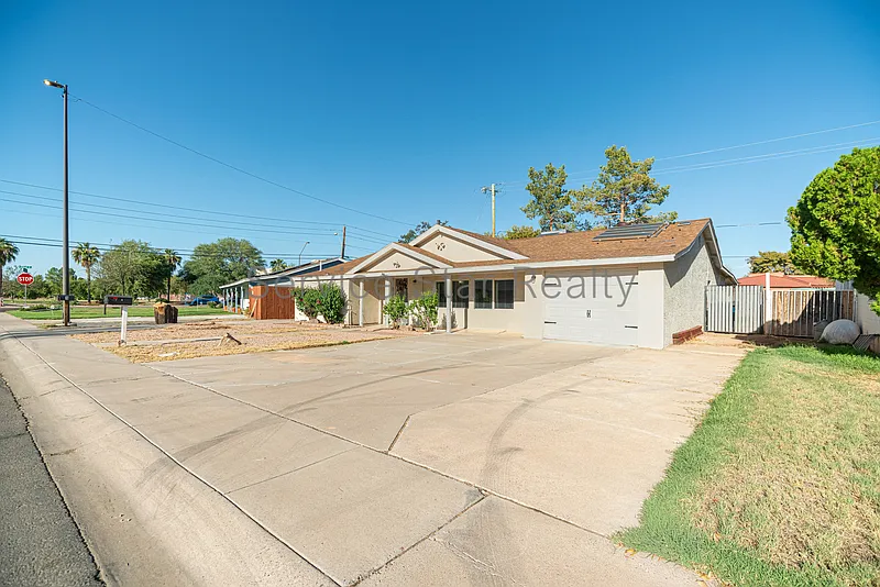 4 bed, 3.0 bath, 2280 sqft, $3,300 — Photo 2