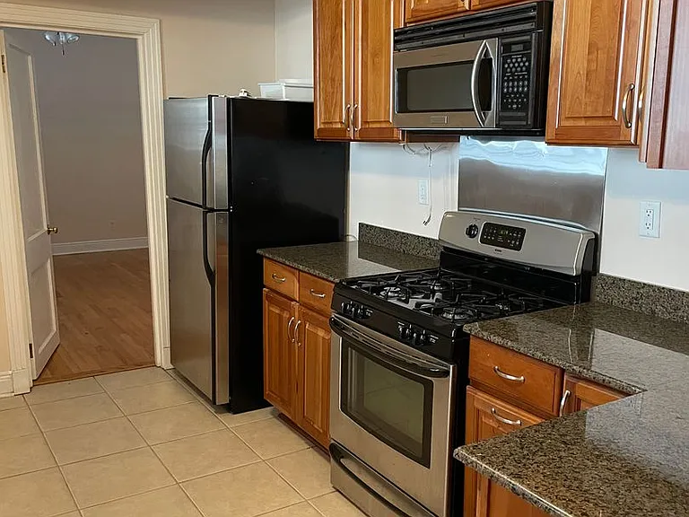 4609-4611 Claiborne Ct #4609 — Photo 7