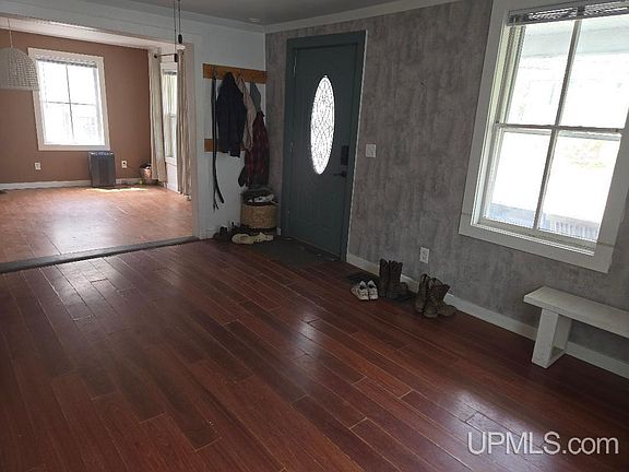 3rd image of 439 Hecla St