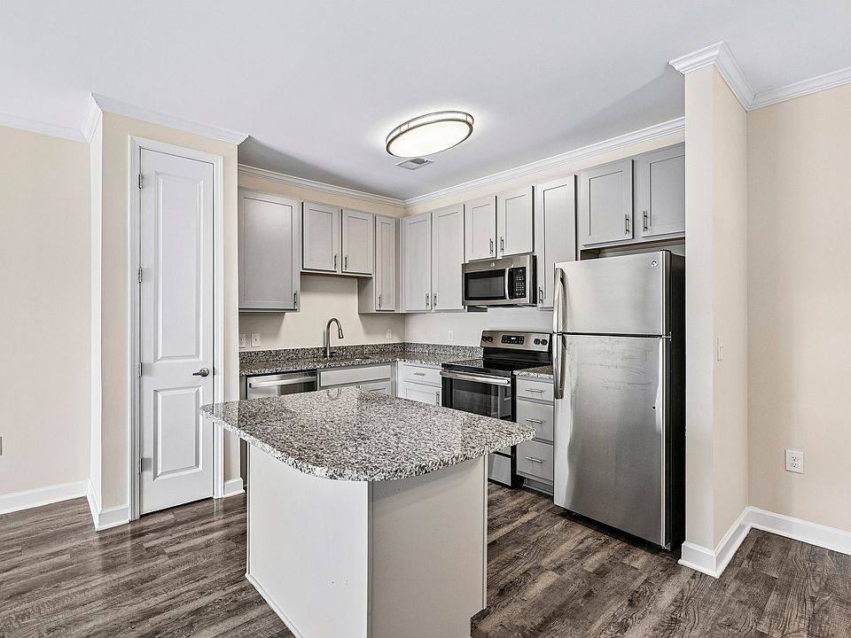 1st image of 2778 2nd St NE #2754-208