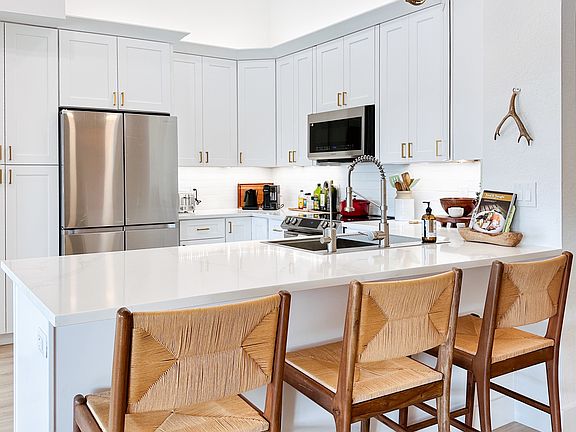 3rd image of 25756 Lake Amelia Way Unit 202