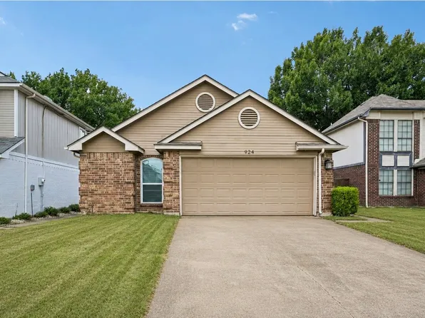 924 Ramblewood Dr, Lewisville, TX 75067