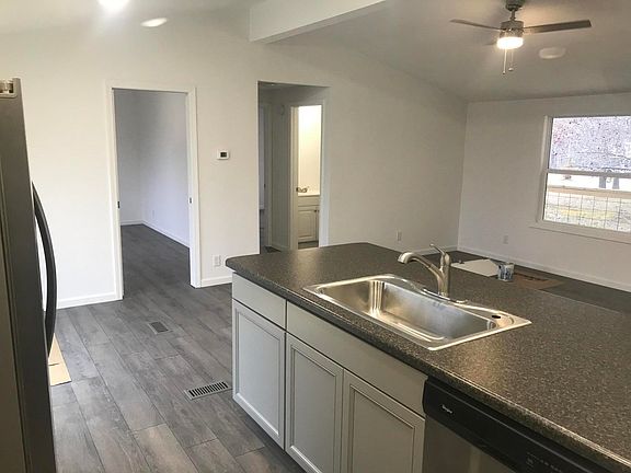 5th image of 877 Breckenridge Dr