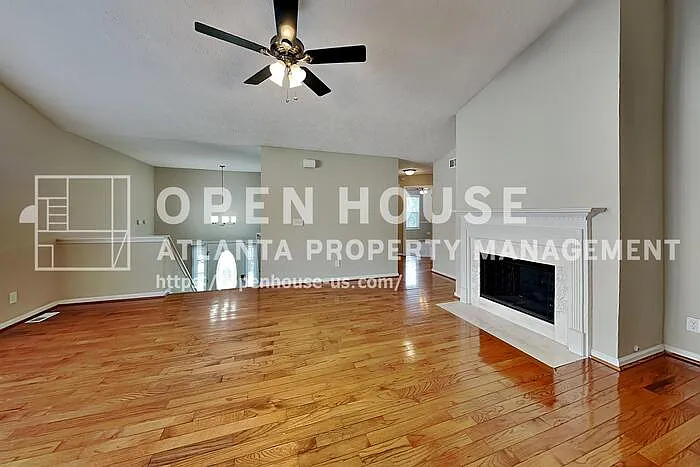 37 Christopher Dr — Photo 3