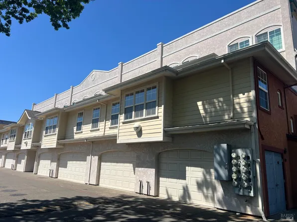 848 McClelland Dr Unit U4, Windsor, CA 95492