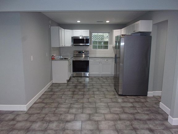 5th image of 21 Sylvan Dr