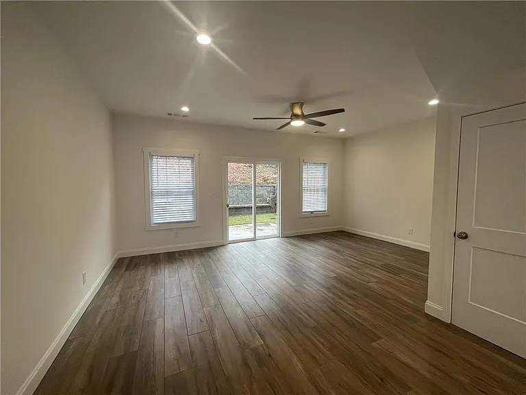 4034 Oak Glenn Dr — Photo 3