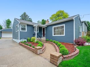 500 Willis St, Elgin, IL 60123