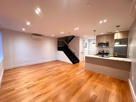 Rented by EXR | media 4