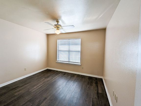 4th image of 1412 Williamsburg Dr
