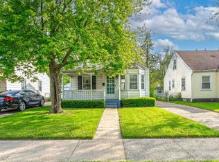 18769 Kenosha St, Harper Woods, MI 48225