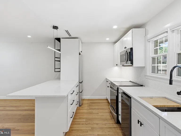 465 Hampton Ct #115 — Photo 10