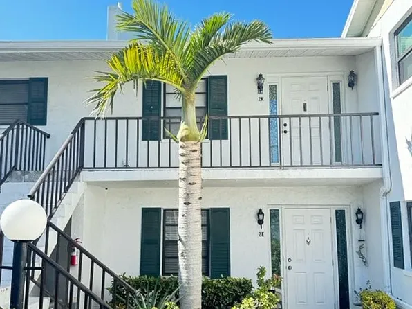 5400 34th St W APT 2K, Bradenton, FL 34210