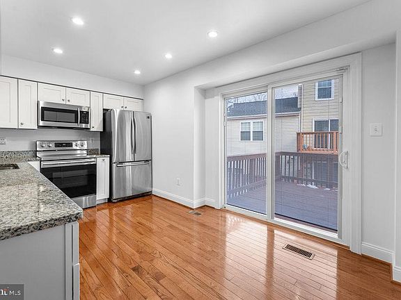 3rd image of 14939 London Ln