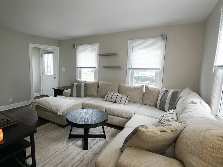 72 Sherwood Ave — Photo 13