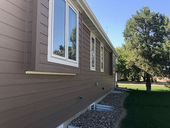 East - Egress / Landscaped