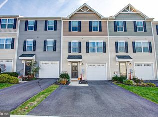 8 Foxwood Dr, Gilbertsville, PA 19525