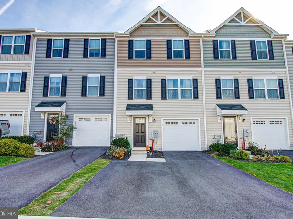 8 Foxwood Dr, Gilbertsville, PA 19525