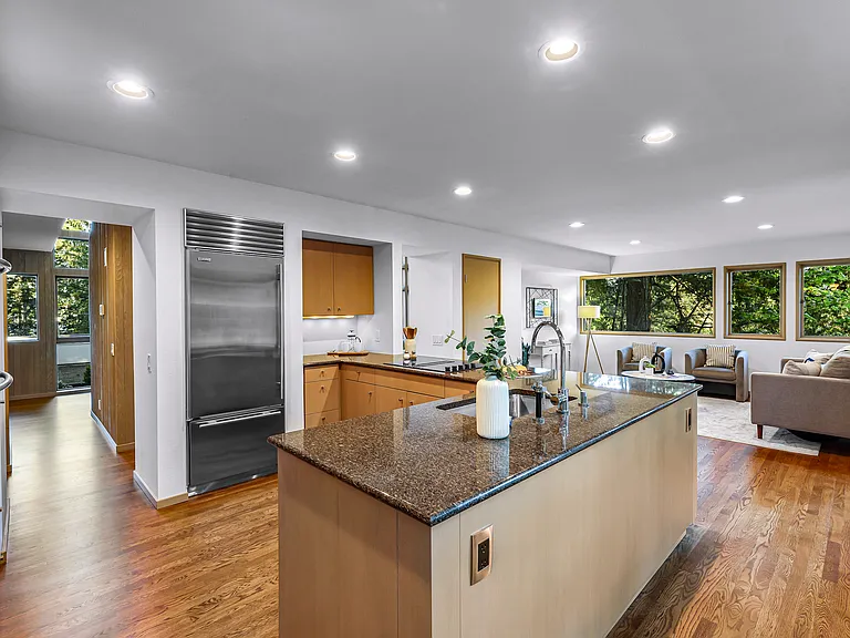 2261 W Lake Sammamish Pkwy SE — Photo 11