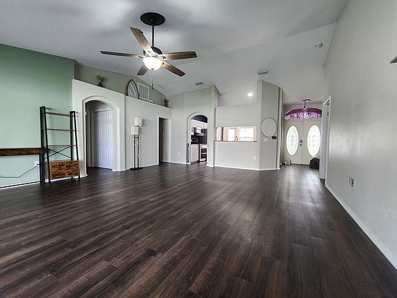 5th image of 7973 Oak Run Cir