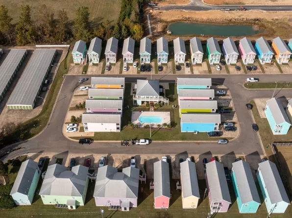 101 Charleston Dr #B, Starkville, MS 39759