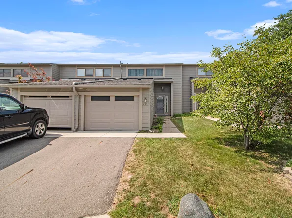 771 Peninsula Ct, Ann Arbor, MI 48105