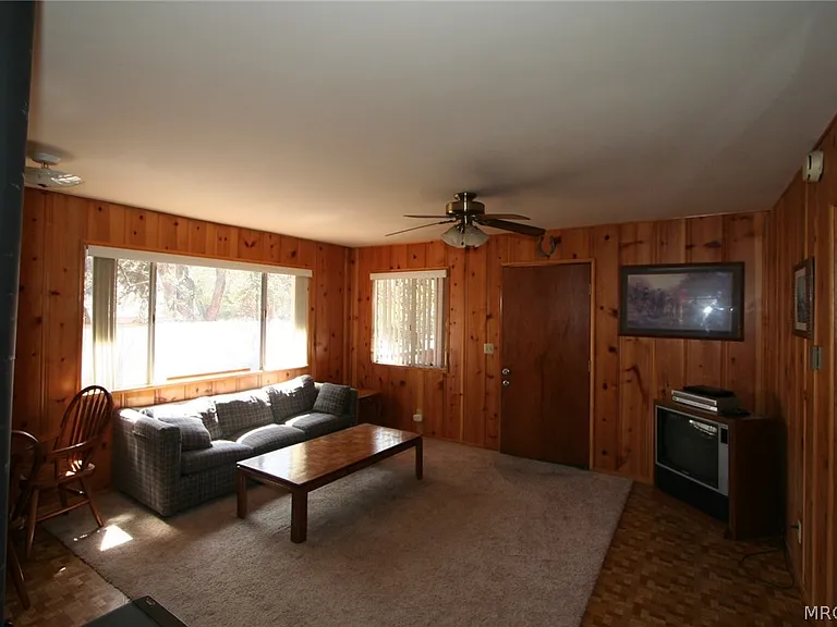 457 Cedar Ln — Photo 4